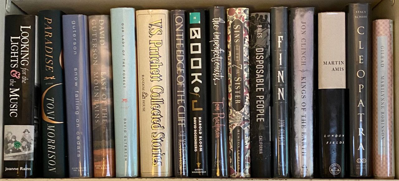 Photo of shelf D2 in the Left bookcase at Garden (middle shelf)