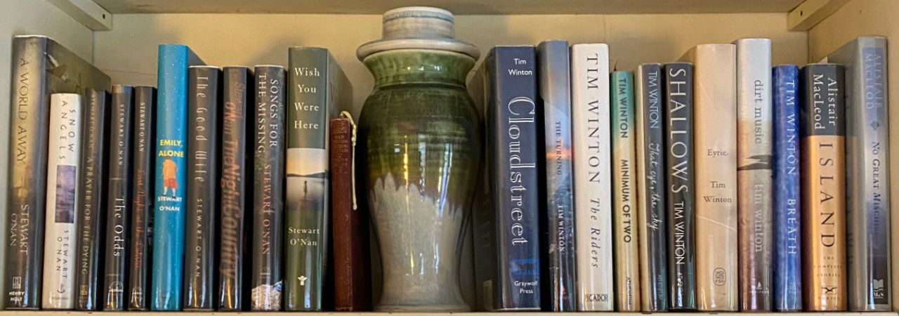 Photo of shelf E2 in the Middle bookcase at Garden (second shelf from top)